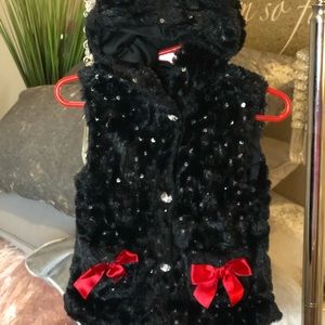 🖤❤️Diamond Bedazzled Black and Red Fur Vest🖤❤️
